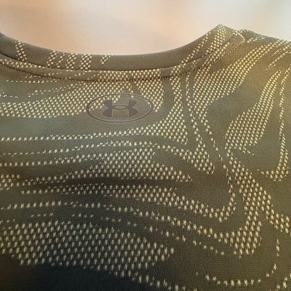 NWOT Under Armour Brown/Green Swirl Moisture Wick Short Sleeve Tee Size Medium - Picture 6 of 9